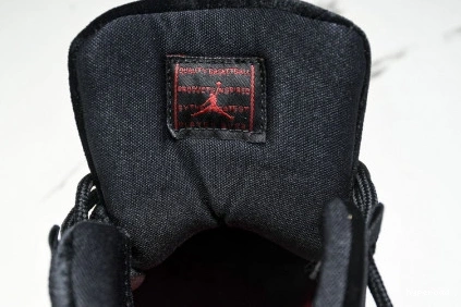 Hyperoad Air Velvet” “Bred 11 Jordan 0709